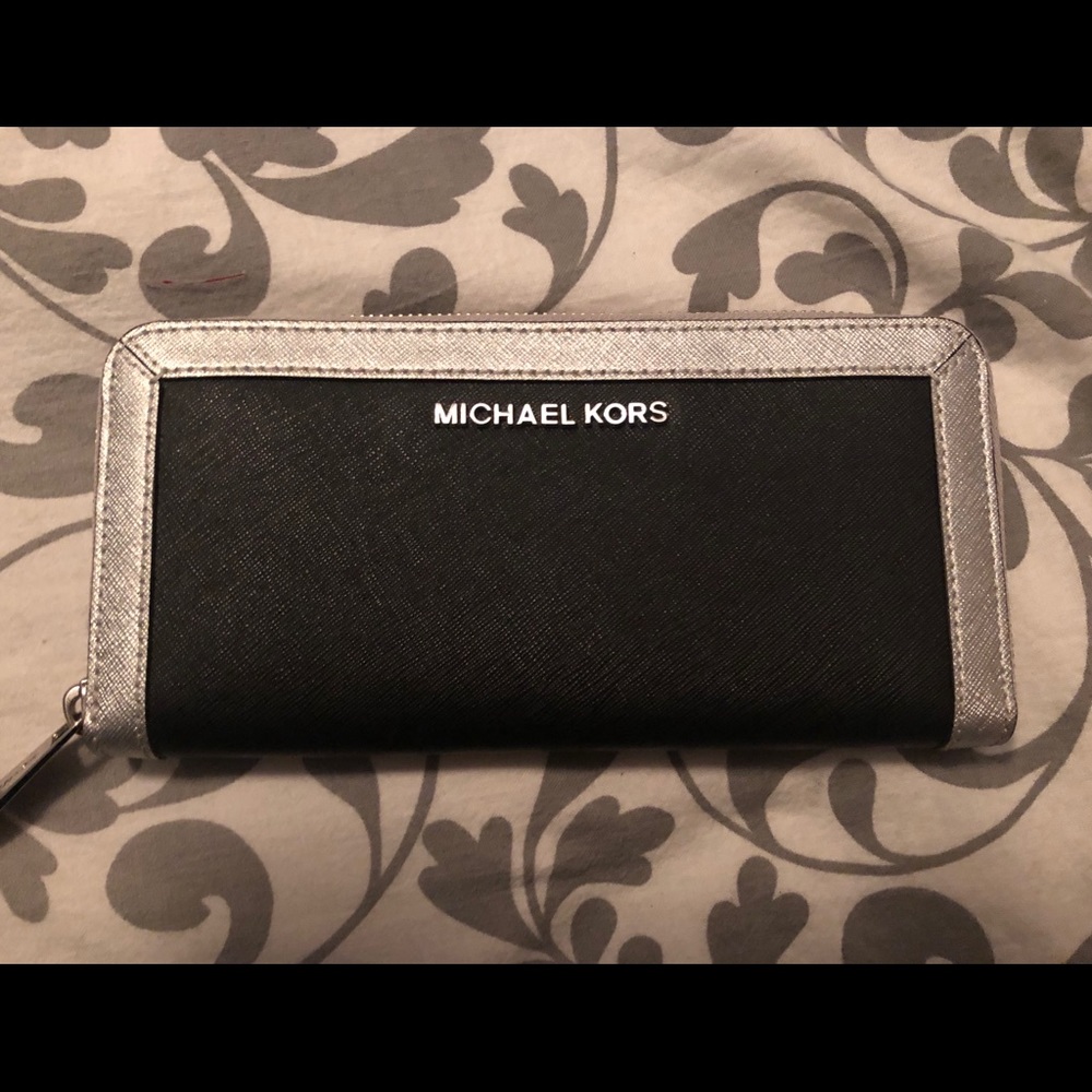 Michael Kors Jet Set Wallet